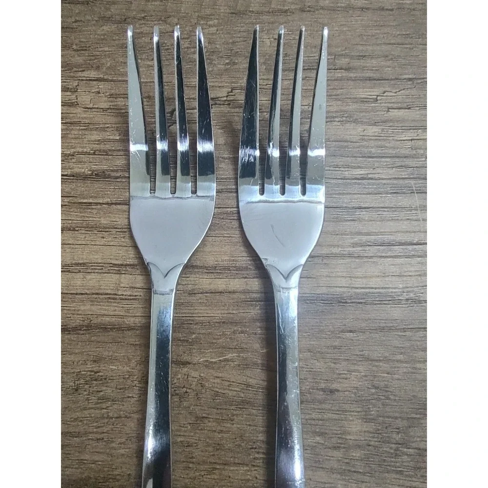 Lot Of 2 Oneida Mirror Forks Flatware Discontinued Replacement 7¾